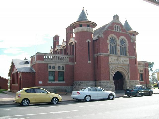 186-Bairnsdale courthouse.JPG